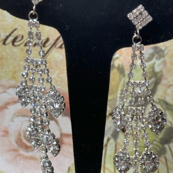 Absolutely stunning shiny Silver toned CZ shiny beautiful quality drop earrings. - Picture 2 of 4